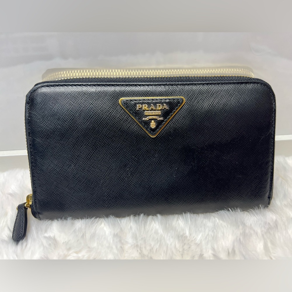 Prada Black Wallet with Iconic Logo and Sleek Design